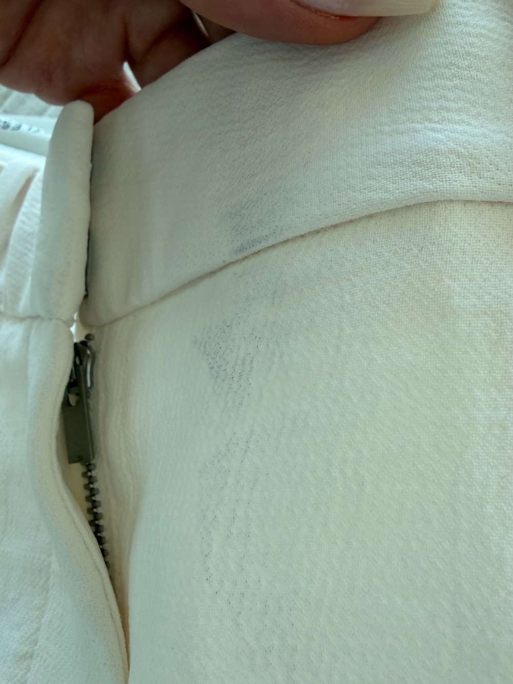 NWT Aritzia The Effortless Pant Light Birch Size 4 Tall - Picture 12 of 12